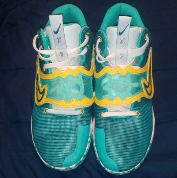 Nike shoes - Picture 5 of 15